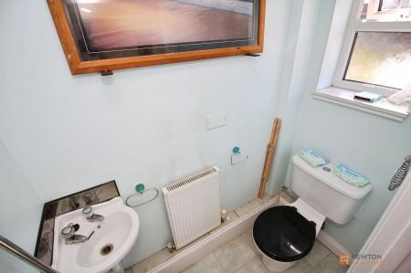 4 bedroom Semi-detached house for sale in Montague Avenue, Syston, LE7