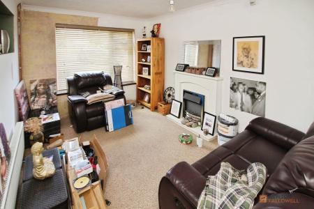 4 bedroom Semi-detached house for sale in Montague Avenue, Syston, LE7