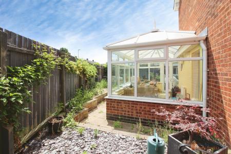 4 bedroom Semi-detached house for sale in Montague Avenue, Syston, LE7