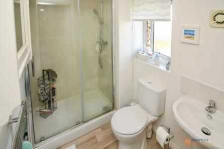 4 bedroom Detached house for sale in Clover Way, Syston, LE7