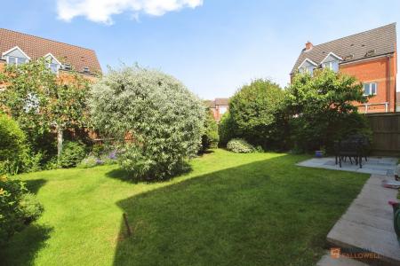 4 bedroom Detached house for sale in Clover Way, Syston, LE7