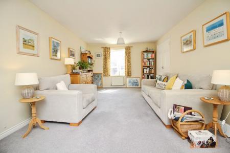 4 bedroom Detached house for sale in Clover Way, Syston, LE7