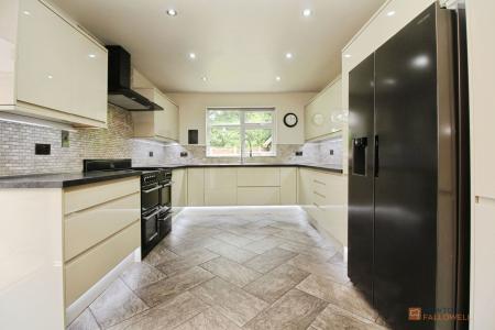 4 bedroom Detached house for sale in Loughborough Road, Birstall, LE4