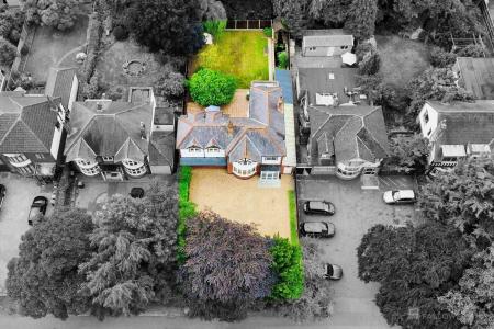 4 bedroom Detached house for sale in Loughborough Road, Birstall, LE4