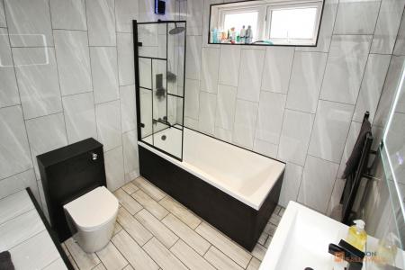 4 bedroom Detached house for sale in Loughborough Road, Birstall, LE4