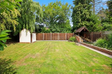 4 bedroom Detached house for sale in Loughborough Road, Birstall, LE4