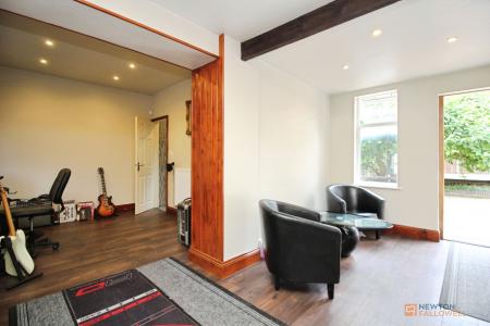 4 bedroom Detached house for sale in Loughborough Road, Birstall, LE4