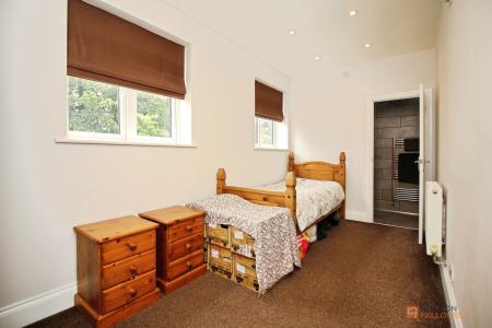 4 bedroom Detached house for sale in Loughborough Road, Birstall, LE4