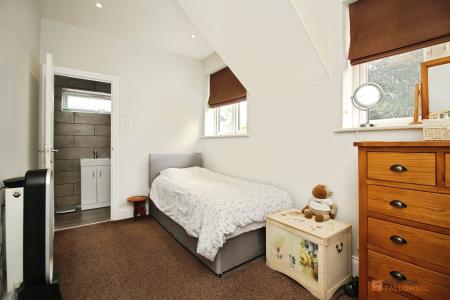4 bedroom Detached house for sale in Loughborough Road, Birstall, LE4