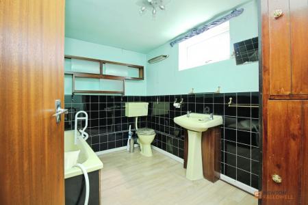 3 bedroom Detached house for sale in High Street, Syston, LE7