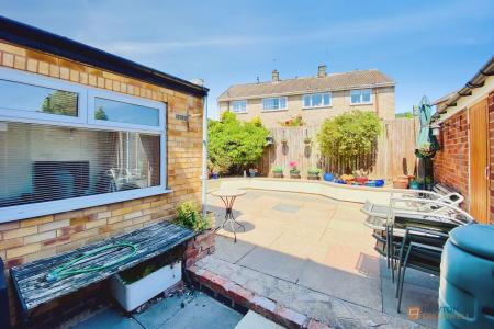 5 bedroom Semi-detached house for sale in Dovedale Road, Thurmaston, LE4