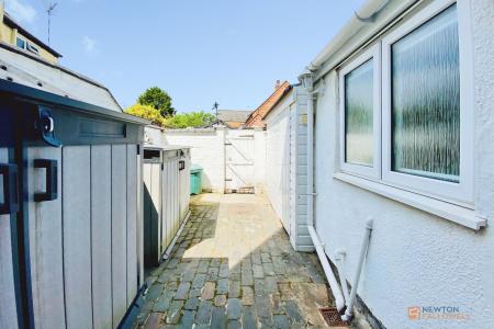 3 bedroom Terraced House for sale in The Green, Syston, LE7