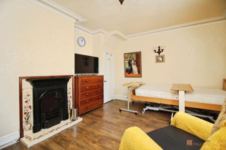 3 bedroom Terraced House for sale in The Green, Syston, LE7