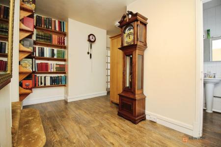 3 bedroom Terraced House for sale in The Green, Syston, LE7