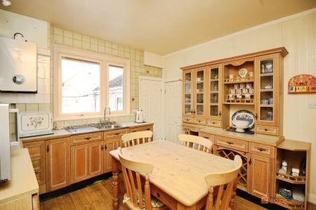 3 bedroom Terraced House for sale in The Green, Syston, LE7