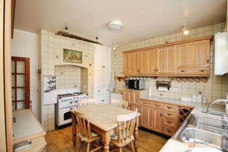 3 bedroom Terraced House for sale in The Green, Syston, LE7