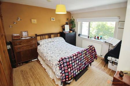 3 bedroom Semi-detached house for sale in Queensgate Drive, Birstall, LE4