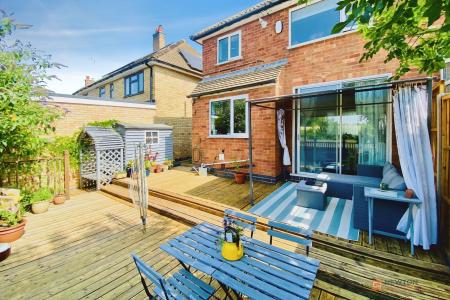 3 bedroom Semi-detached house for sale in Queensgate Drive, Birstall, LE4