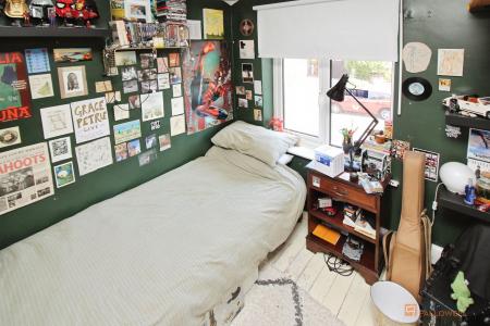 3 bedroom Semi-detached house for sale in Queensgate Drive, Birstall, LE4