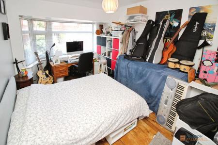 3 bedroom Semi-detached house for sale in Queensgate Drive, Birstall, LE4