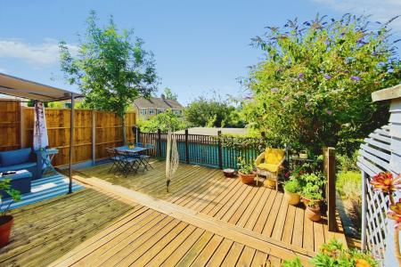 3 bedroom Semi-detached house for sale in Queensgate Drive, Birstall, LE4