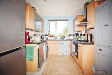 3 bedroom Semi-detached house for sale in Queensgate Drive, Birstall, LE4