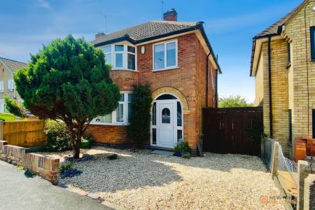 3 bedroom Semi-detached house for sale in Queensgate Drive, Birstall, LE4