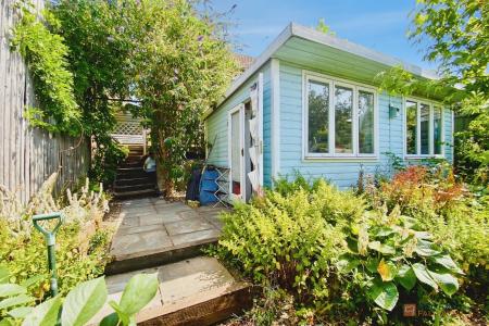 3 bedroom Semi-detached house for sale in Queensgate Drive, Birstall, LE4