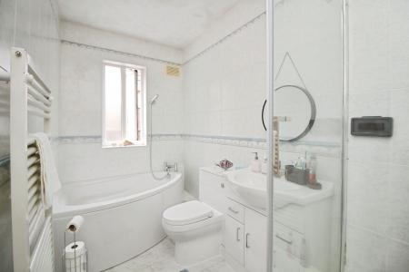 4 bedroom Detached bungalow for sale in Humberstone Lane, Leicester, LE4