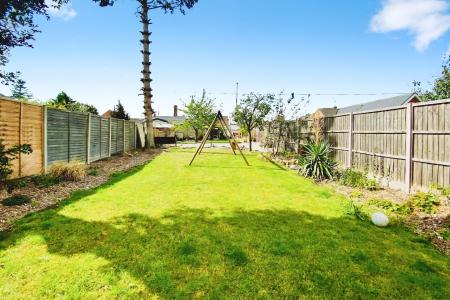 4 bedroom Detached bungalow for sale in Humberstone Lane, Leicester, LE4