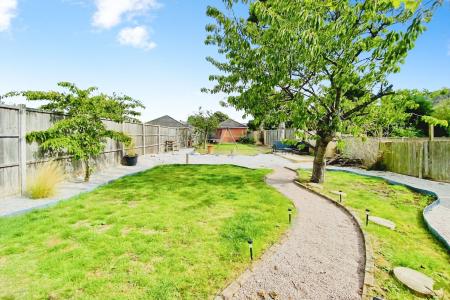 4 bedroom Detached bungalow for sale in Humberstone Lane, Leicester, LE4