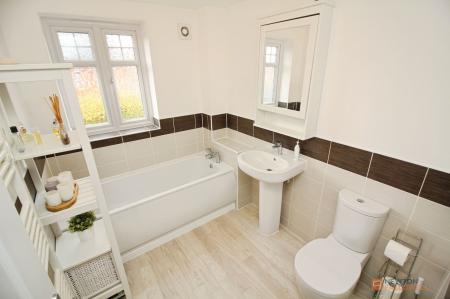 3 bedroom Semi-detached house for sale in Cottesmore Close, Syston, LE7