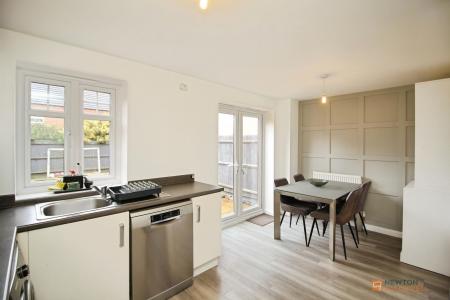 3 bedroom Semi-detached house for sale in Cottesmore Close, Syston, LE7