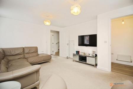 3 bedroom Semi-detached house for sale in Cottesmore Close, Syston, LE7