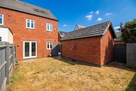 3 bedroom Semi-detached house for sale in Cottesmore Close, Syston, LE7