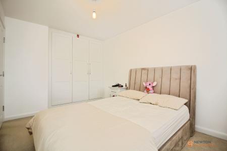 3 bedroom Semi-detached house for sale in Cottesmore Close, Syston, LE7