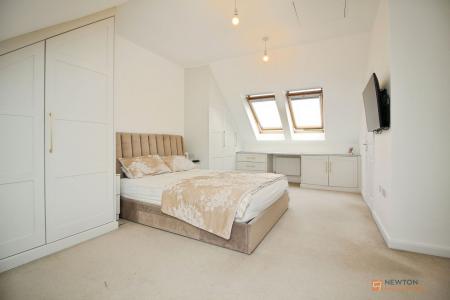 3 bedroom Semi-detached house for sale in Cottesmore Close, Syston, LE7