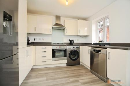 3 bedroom Semi-detached house for sale in Cottesmore Close, Syston, LE7