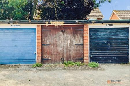 2 bedroom Terraced House for sale in Abbotts Close, Syston, LE7