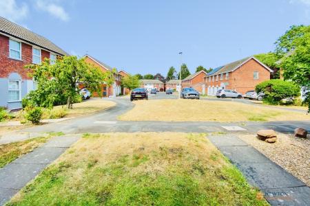 2 bedroom Terraced House for sale in Abbotts Close, Syston, LE7