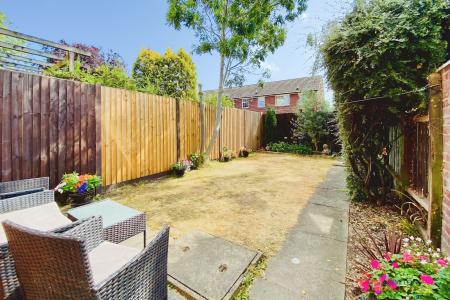 2 bedroom Terraced House for sale in Abbotts Close, Syston, LE7
