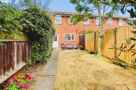 2 bedroom Terraced House for sale in Abbotts Close, Syston, LE7