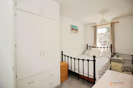 2 bedroom Terraced House for sale in Abbotts Close, Syston, LE7