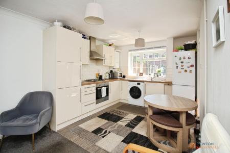 2 bedroom Terraced House for sale in Abbotts Close, Syston, LE7