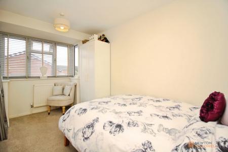 3 bedroom Semi-detached house for sale in Sedgefield Drive, Syston, LE7