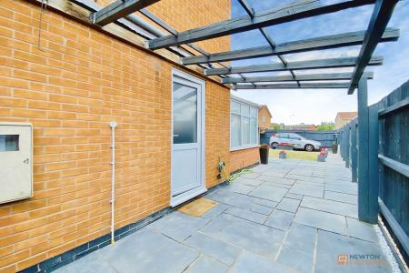3 bedroom Semi-detached house for sale in Sedgefield Drive, Syston, LE7