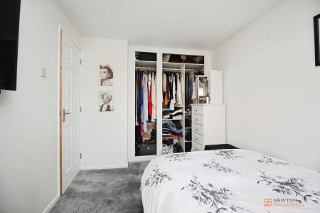 3 bedroom Semi-detached house for sale in Sedgefield Drive, Syston, LE7
