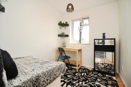 3 bedroom Semi-detached house for sale in Sedgefield Drive, Syston, LE7