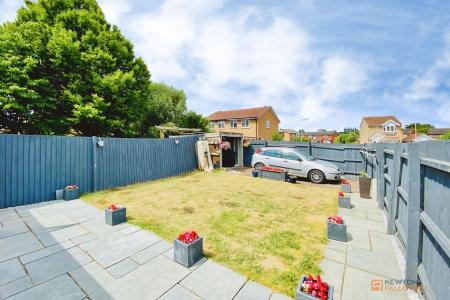 3 bedroom Semi-detached house for sale in Sedgefield Drive, Syston, LE7