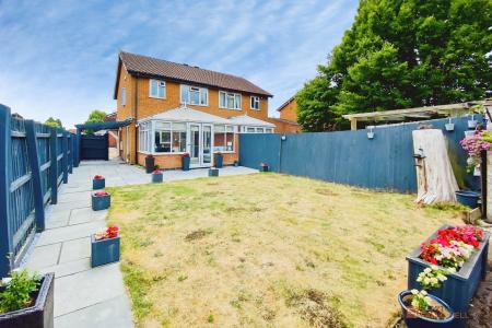 3 bedroom Semi-detached house for sale in Sedgefield Drive, Syston, LE7
